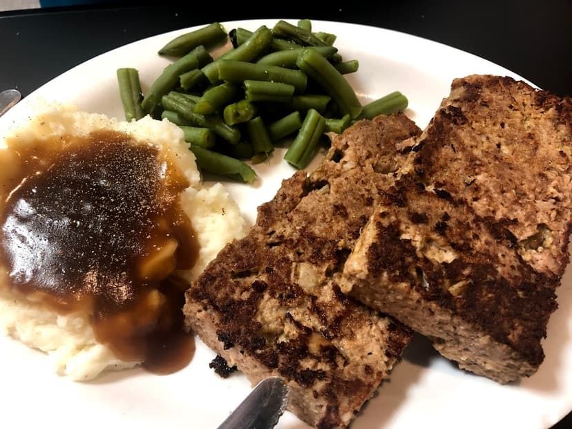 meatloaf with mashed potatoes and green beans