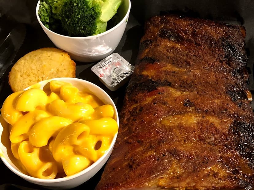 rack of ribs with broccoli and macaroni and cheese